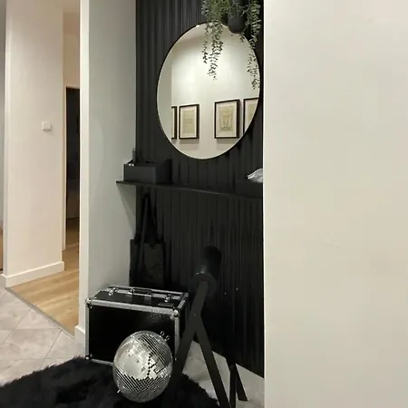 Urban Jungle By Zoom Apartment